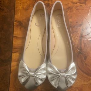 Silver flats size 10 with bow